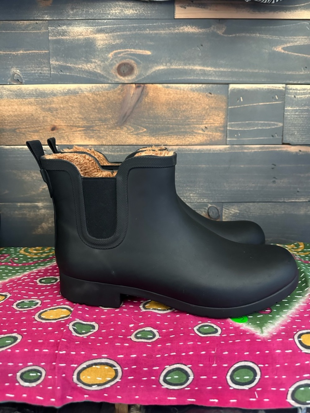 chooka Black Chelsea Rain Ankle Boots with Faux Fur Lining
